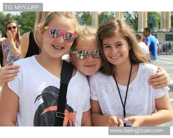 足球星逗比头像女生笑容可掬展现活力魅力个性风采 足球星逗比头像女生笑容可掬展现活力魅力个性风采