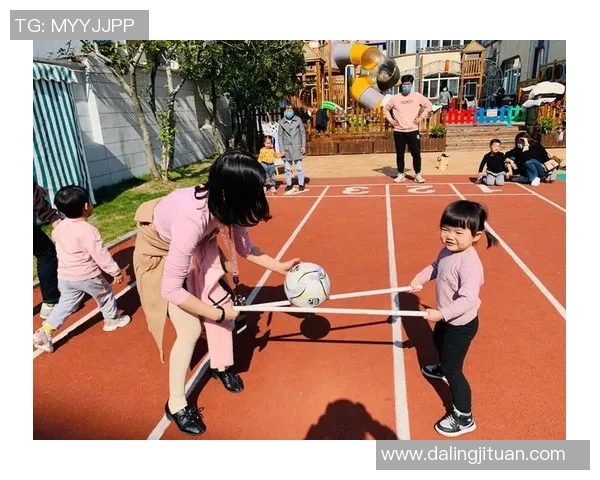 足球球星的孩子们搞笑瞬间大合集笑翻全场亲子时刻尽显天真幽默 足球球星的孩子们搞笑瞬间大合集笑翻全场亲子时刻尽显天真幽默