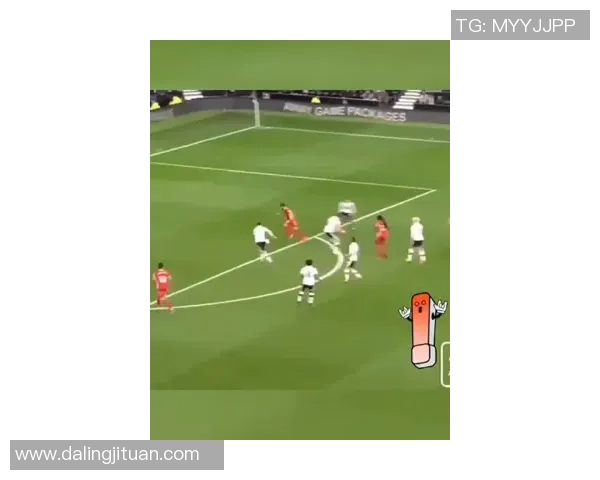 聚焦世界足球球星锁骨之美探寻力量与优雅交织的运动秘密 聚焦世界足球球星锁骨之美探寻力量与优雅交织的运动秘密